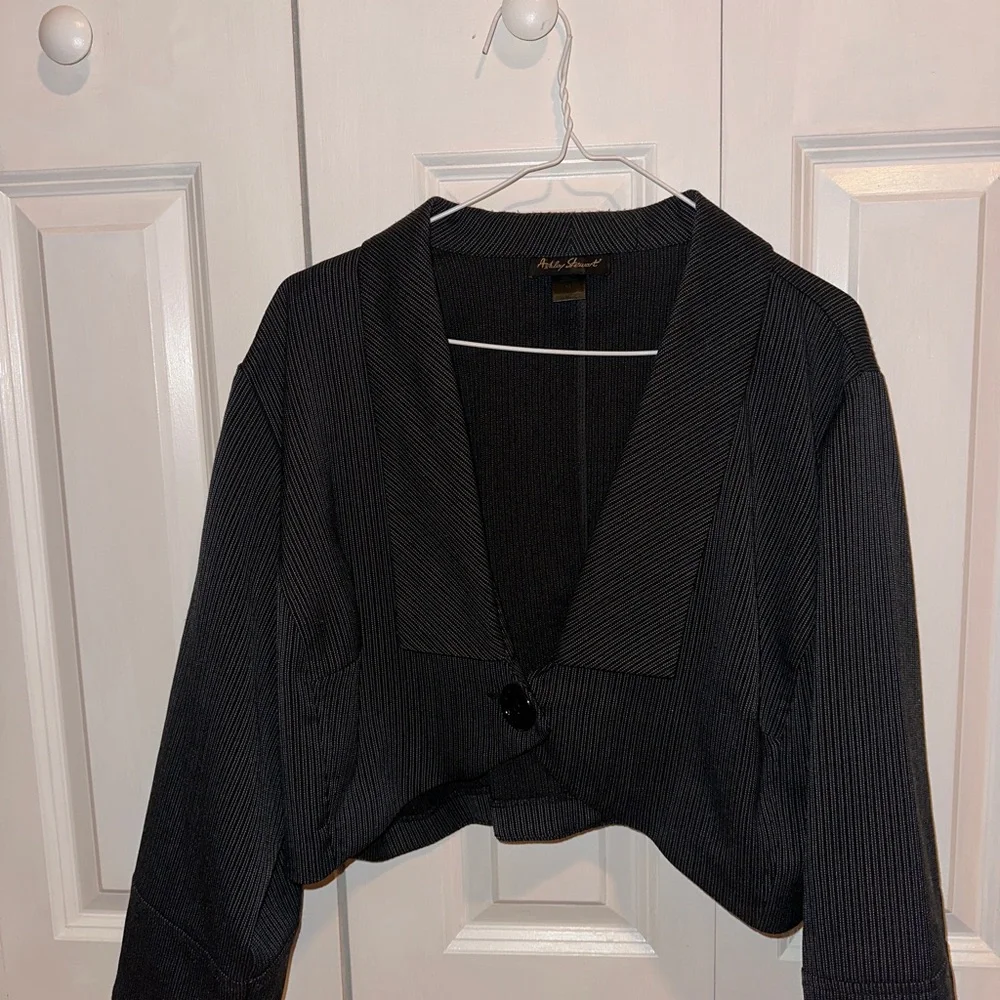 Suit - Picture 4 of 4